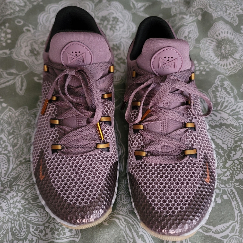 Nike Women's Sneakers in Lavender and Gold